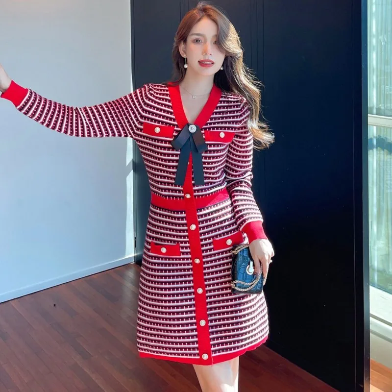 

Женское трикотажное платье-свитер в полоску, элегантное облегающее платье-стрейч в корейском ретро-стиле с V-образным вырезом и бантом, осен...