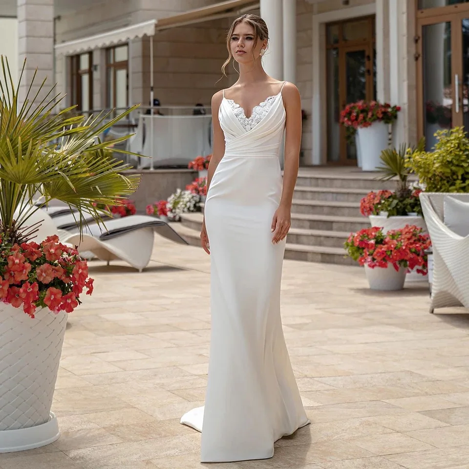 

Spaghetti Straps Mermaid Wedding Dresses 2021 V-Neck Lace Pleat Satin Simple Bridal Gown Sweep Train Sleeveless Backless