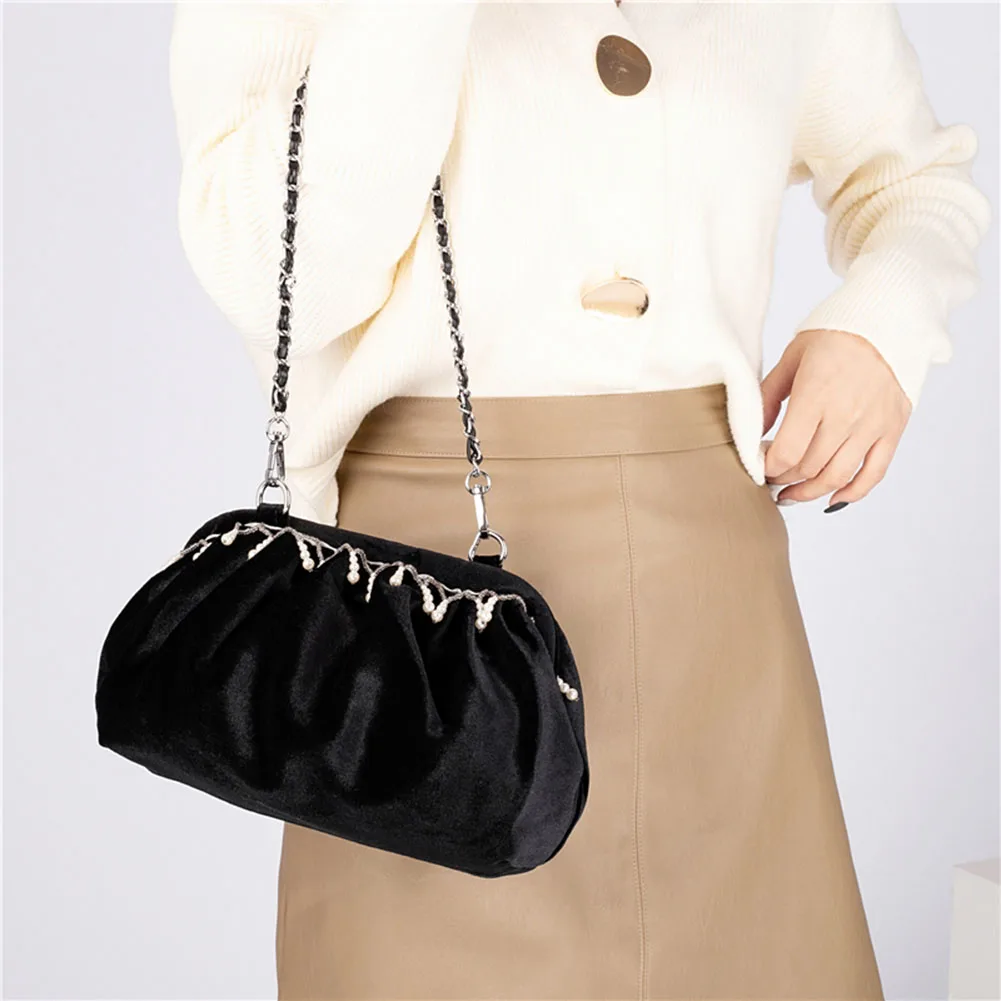 

Elegant Women Chain Messenger Bags Vintage Velvet Pleated Cloud Shoulder Bags Solid Pearl Party Evening Crossbody Handbags 2021