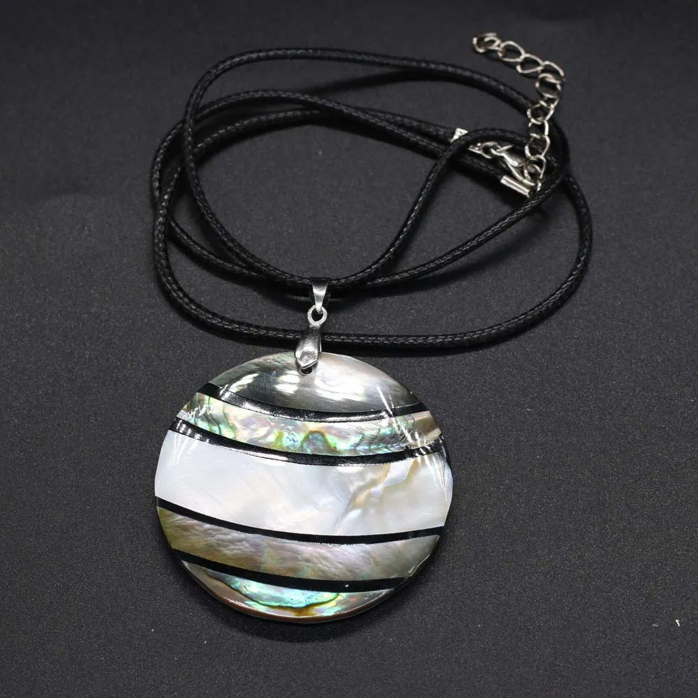 

Natural Shell Necklace With Round Stripe Pendant Leather Cord 2MM Charms For Elegant Women Love Romantic Gift