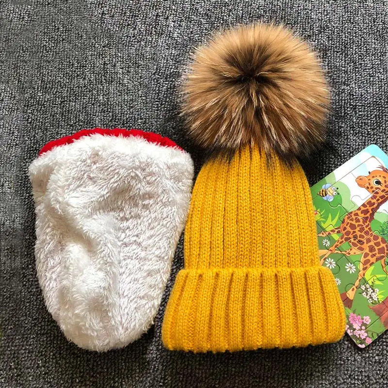yellow hat Детские зимние шапки, модные вязаные шапки Skullies, Детские шапочки для мальчиков и девочек, шапки с помпоном из натурального меха енота, Комплект детских шапок и шарфов - Цвет: yellow hat