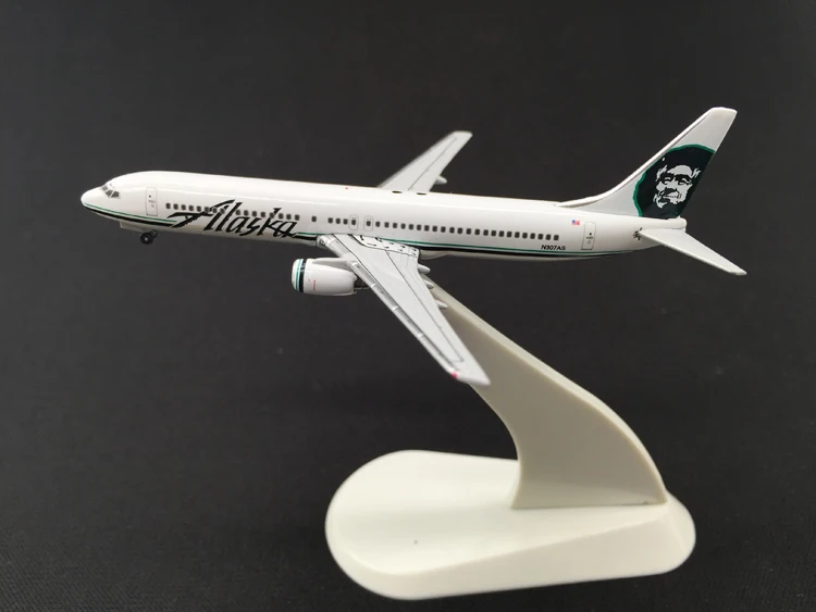 

Модель самолета в масштабе 1:500, модель самолета в масштабе 1:1, Аляска, аласка, летательные аппараты Боинг, модель летательного аппарата, колл...