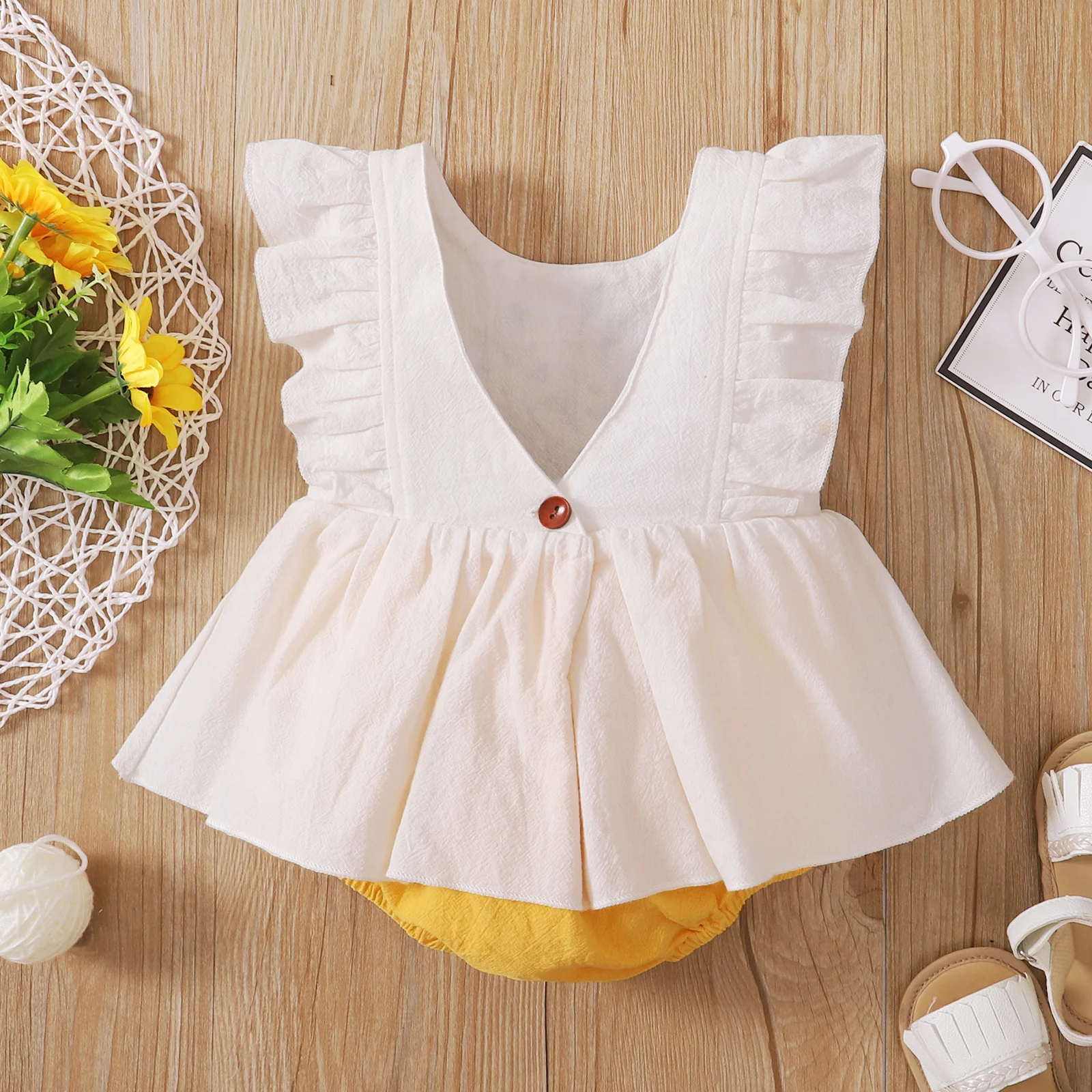 

Baby Girls Rompers Bodysuit Sweet Ruffles Fly Sleeve Romper Fashion Flower Embroidery Backless Jumpsuits Children Clothes Girl