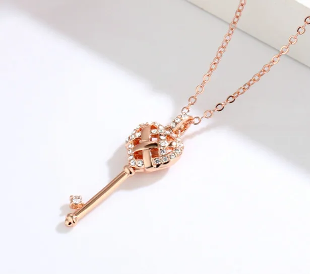 

Elegant Hollow Love Necklace Keychain Heart Fashion Pendant Accessories Woman Crystal Jewelry