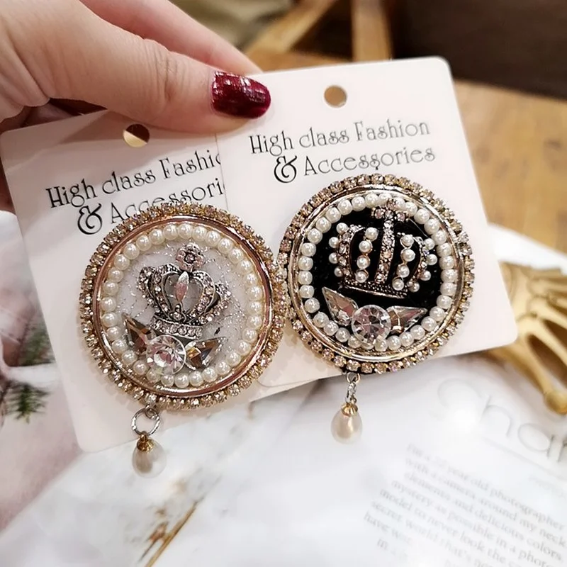

Korean Shirt Collar Crown Brooch Fashion Brooch Pins Enamel Pin Brooches For Women Wholesale