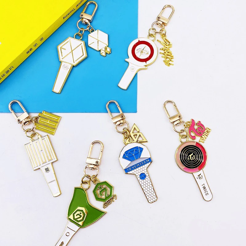

KPOP EXO Got7 NCT TWICE Straykids Seventeen Light Stick LOGO Pendant Metal Keychain Unfading Keyring Bag Accessories M31