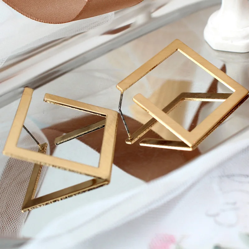

Korean Trendy Cute Square Stud Earrings Jewellery Gold Geometric Square Stud Earrings For Women Fashion Jewelry 2019 Oorbellen