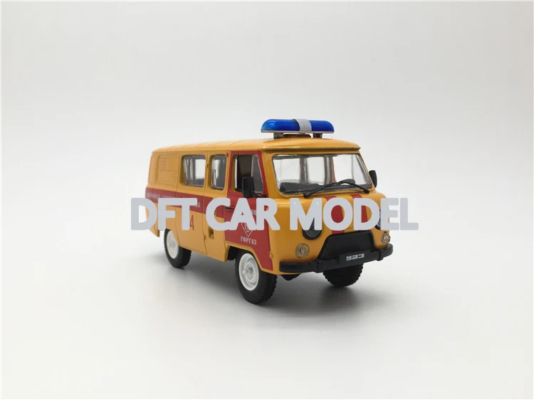 1:43 игрушечные машинки из сплава UAZ-452 модель автомобиля для детских игрушечных автомобилей авторизованный детский игрушечный автомобиль