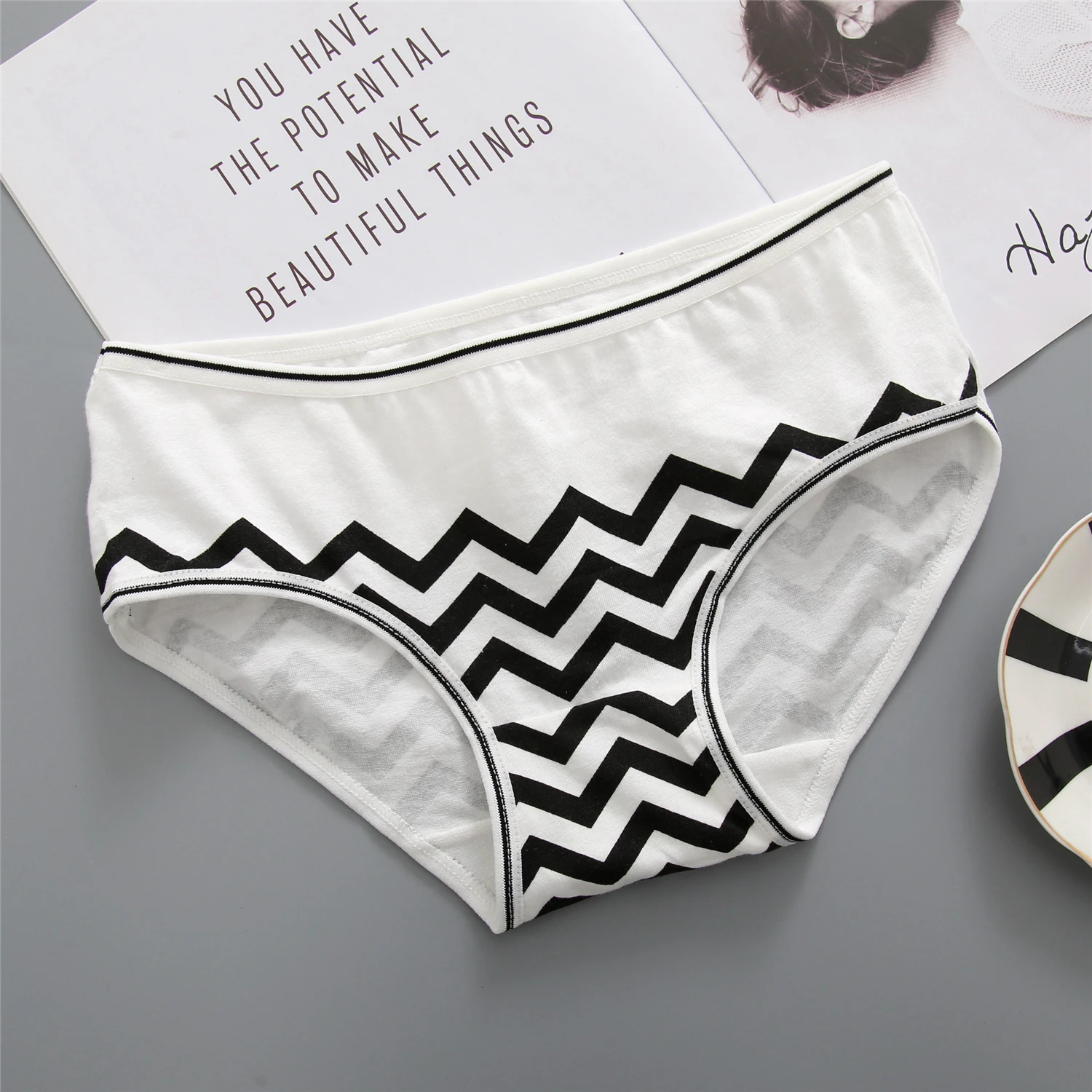 

IXueJie Women Underwear Set 5pcs Plus Size Lingere Women Sexy Panties Briefs Ladies Cotton Mid-Rise Nordic Minimalist Style