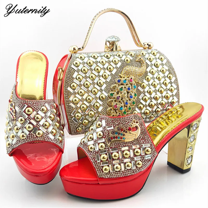 Комплект из туфель и сумочки в африканском стиле со стразами форме павлина