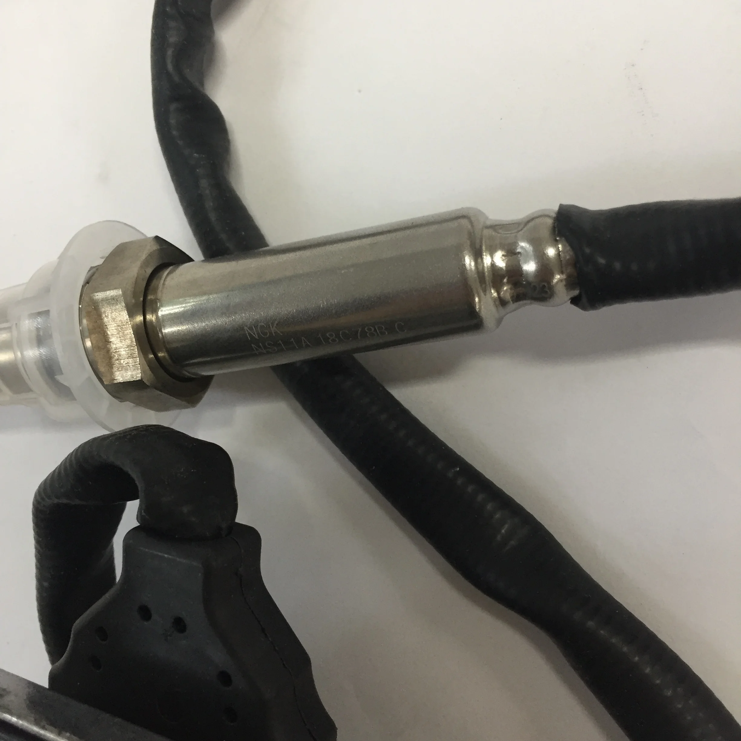 Nox-Sensor TRUCKS BUS и LKW 24V A0091533628 5WK96616F / 5WK96616D 5WK96616E |