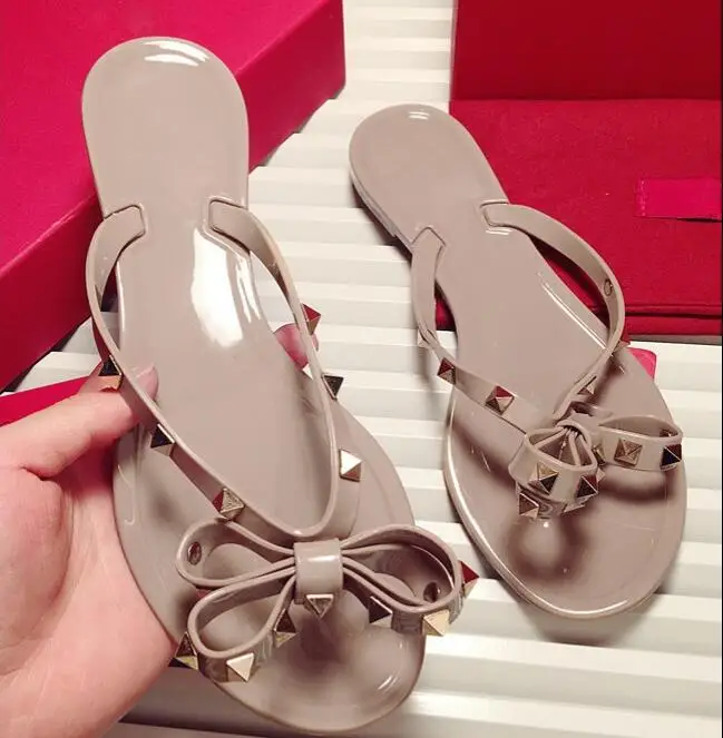 Сандалии женские на плоской подошве Классические Шлепанцы из ПВХ с заклепками