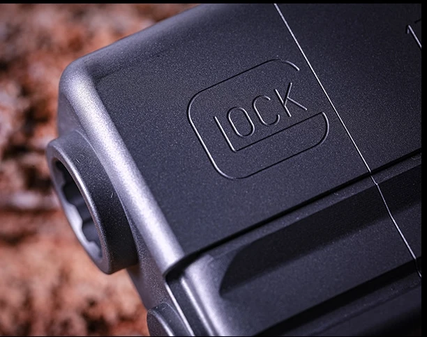 Смотреть видео 2color GEAR GLOCK титановый сплав 6,2*4,2*1,9 см 63g CNC shooter EDC щит Водонепроницаемая зажигалка