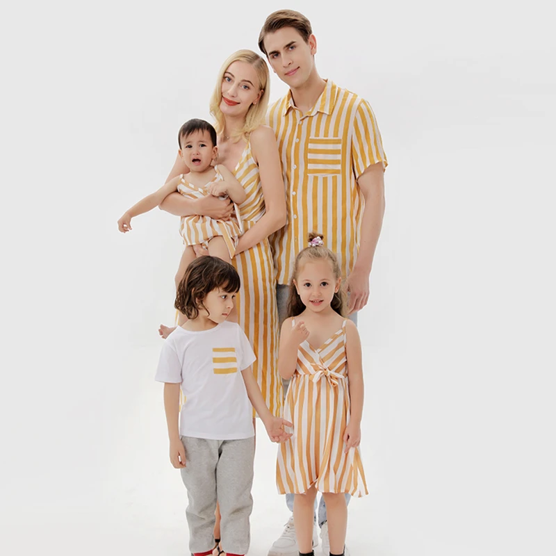 

2022 New Family Matching Clothing Sets Striped Print Mother Daughter Sleeveless Dress Father Son T-Shirt Baby Romper Family Look