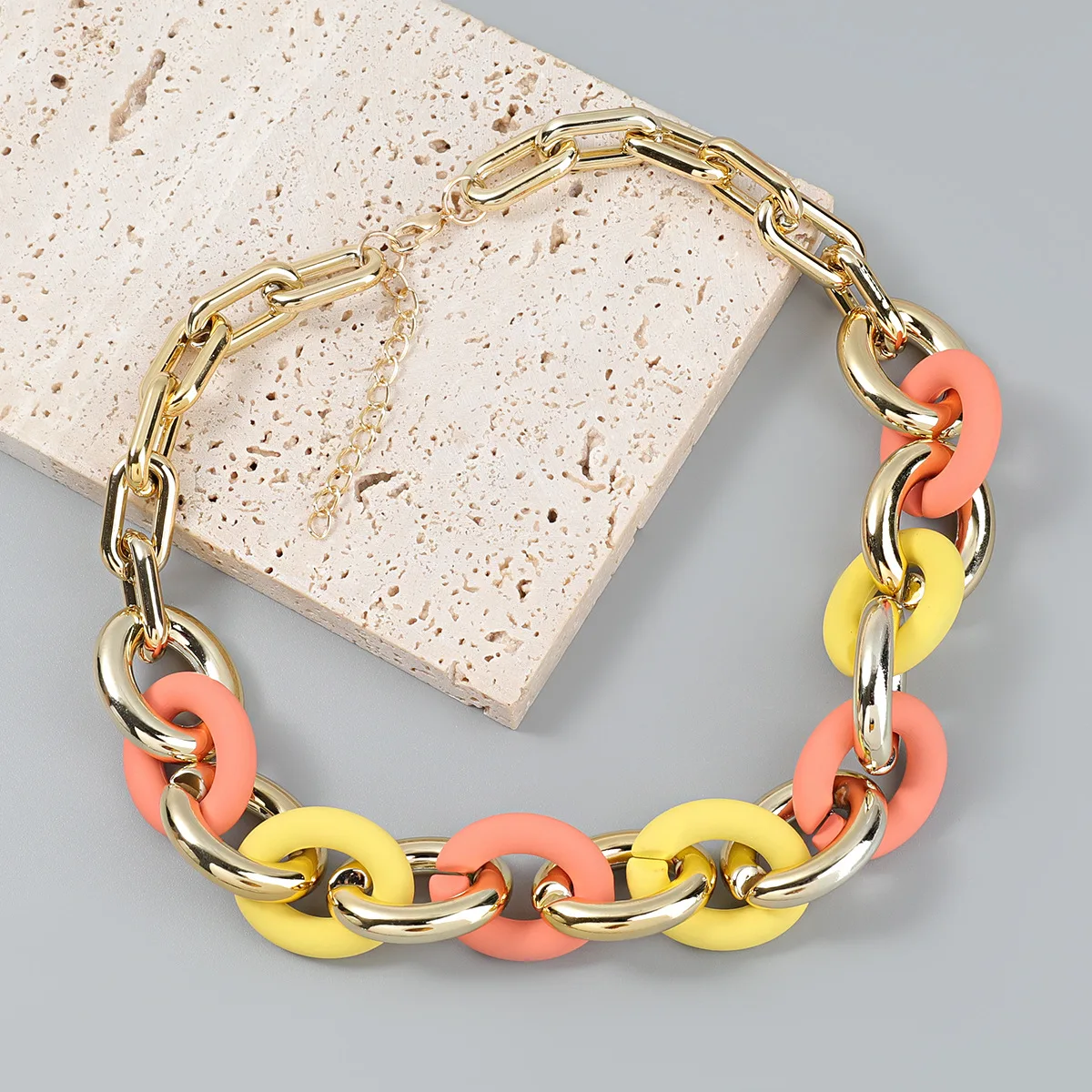 

2021 New Casual Gold Color Plating Acrylic Antique Metallic Linked Long Necklace For Women Office Modern Sweater Decorate