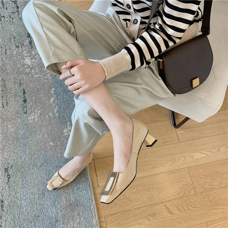 

2021 new net celebrity same paragraph square toe shallow mouth patent leather square buckle thick heel shoes women