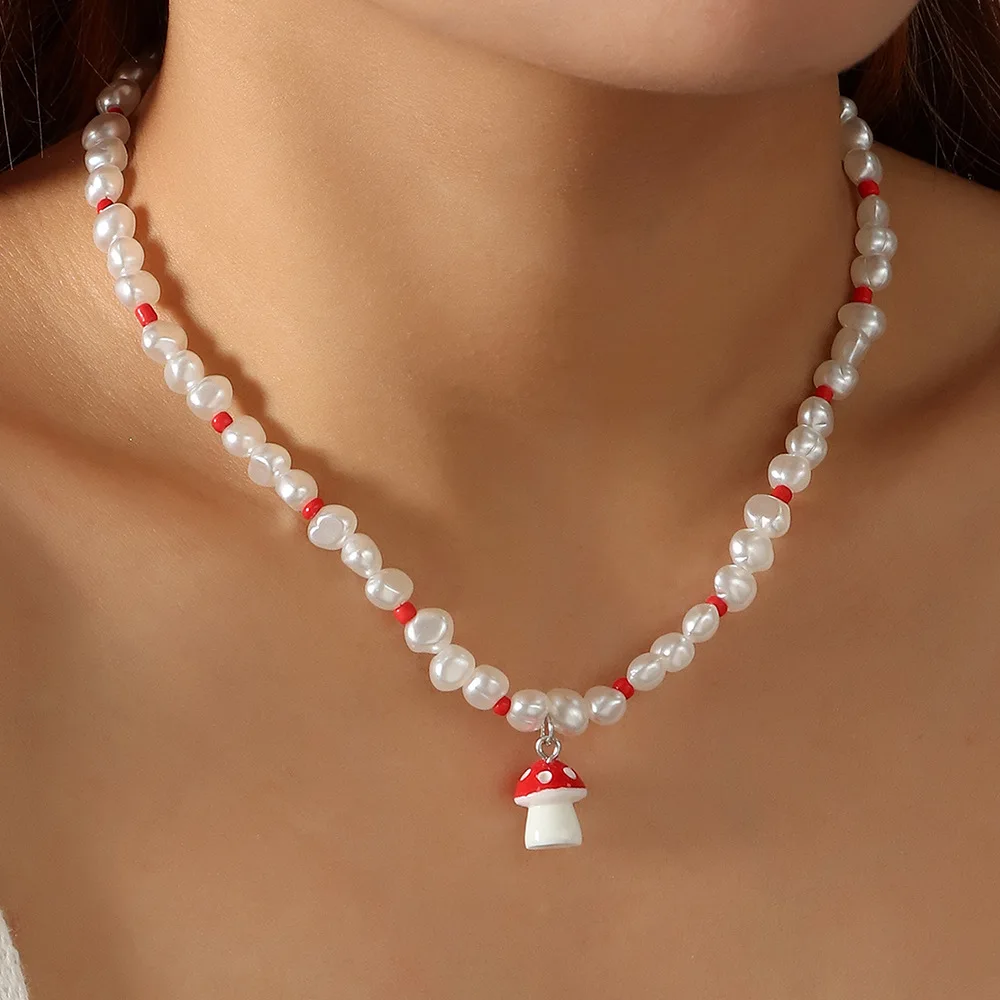 

Fashion Special Red Rice Beads Imitation Pearl Mushroom Pendant Necklace Women's Neck Decoration Jewelry Accessories Party Gifts