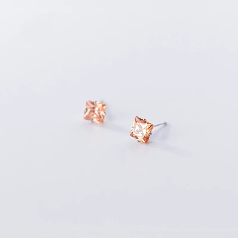 

Женские серьги-гвоздики цвета шампанского из серебра 925 пробы с фианитами