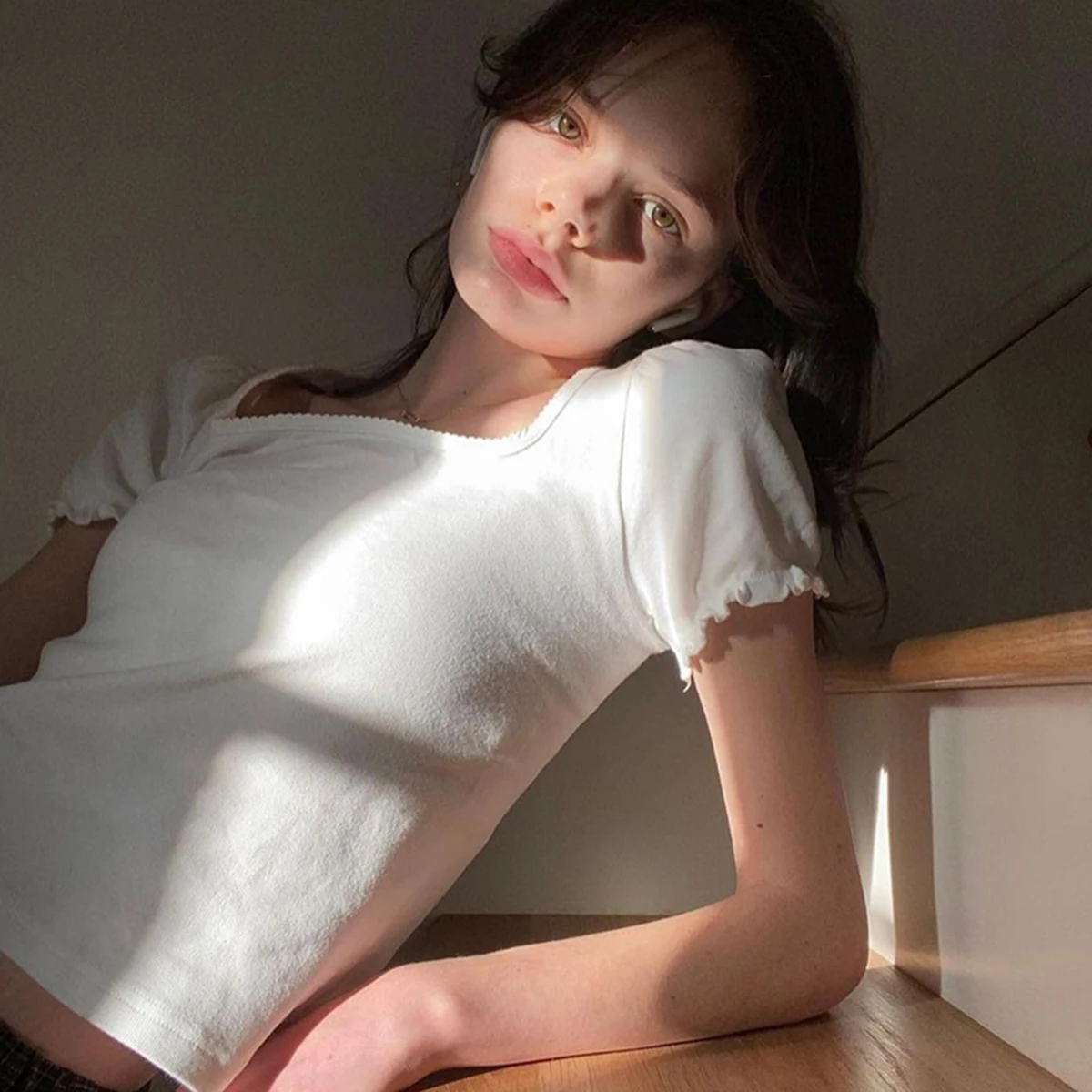 Винтажная коричневая хлопковая футболка женская летняя пикантная с квадратным