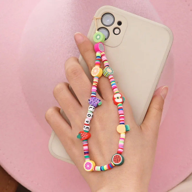 Плетеная цепочка для телефона с надписью LOVE и бусинами |