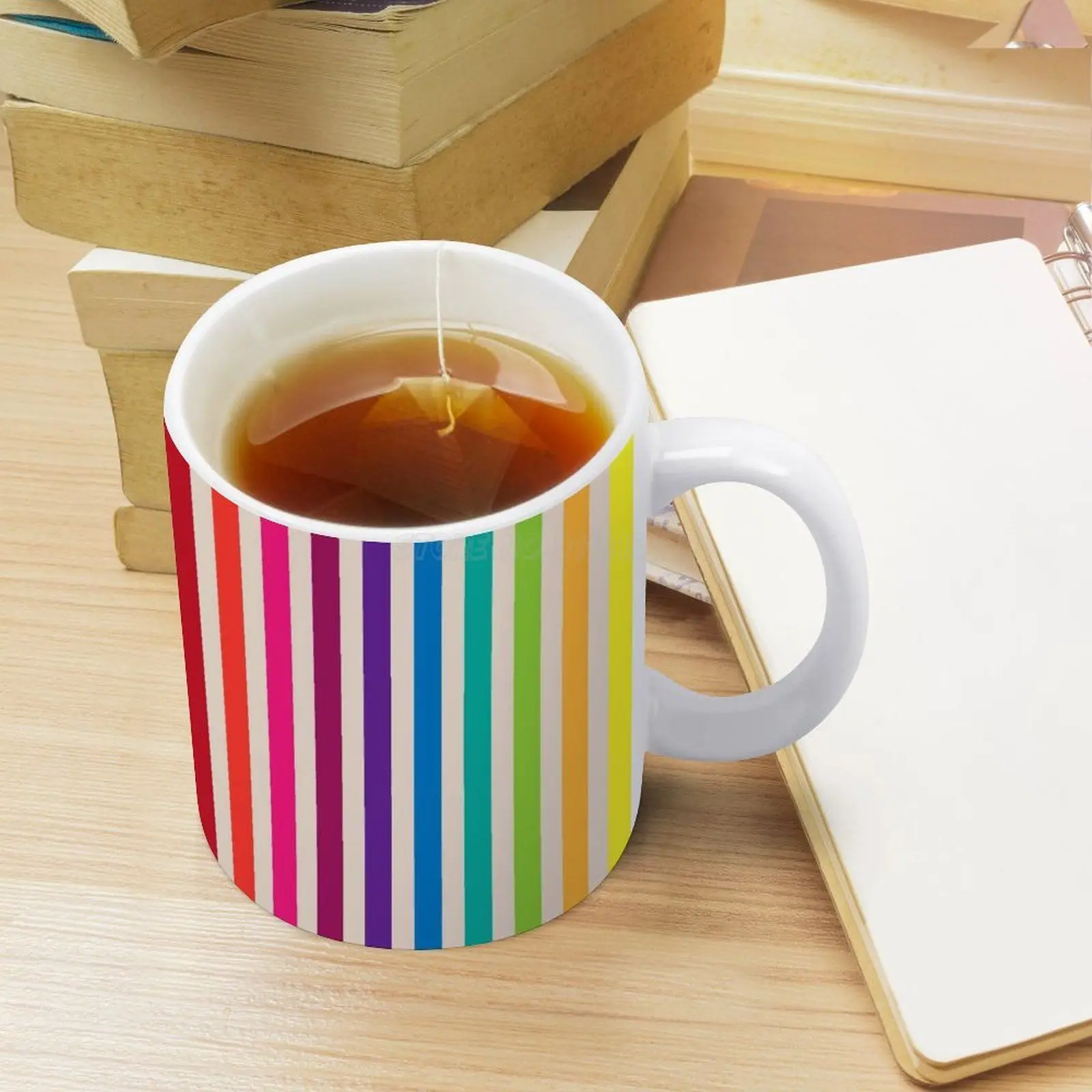 Разноцветная белая кружка в радужную полоску с рисунком 11 унций забавные