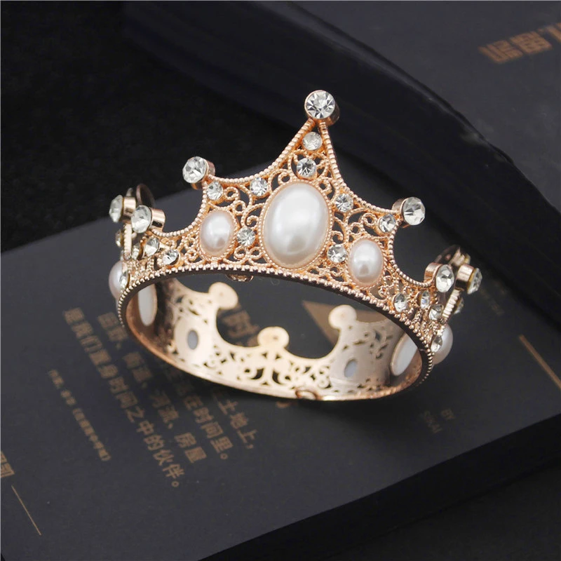Где можно найти набор маленьких корон. Корона вышивка dst. Little crown. Корона для девочки. Корона золото.