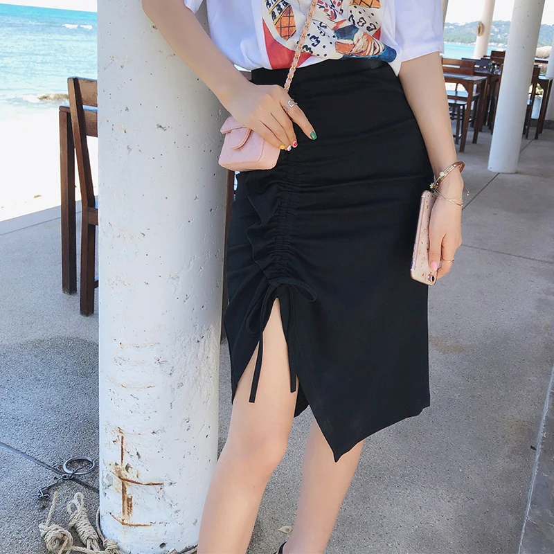 Женская юбка карандаш Mishow черная трикотажная на завязках модель MX19B1621 лето