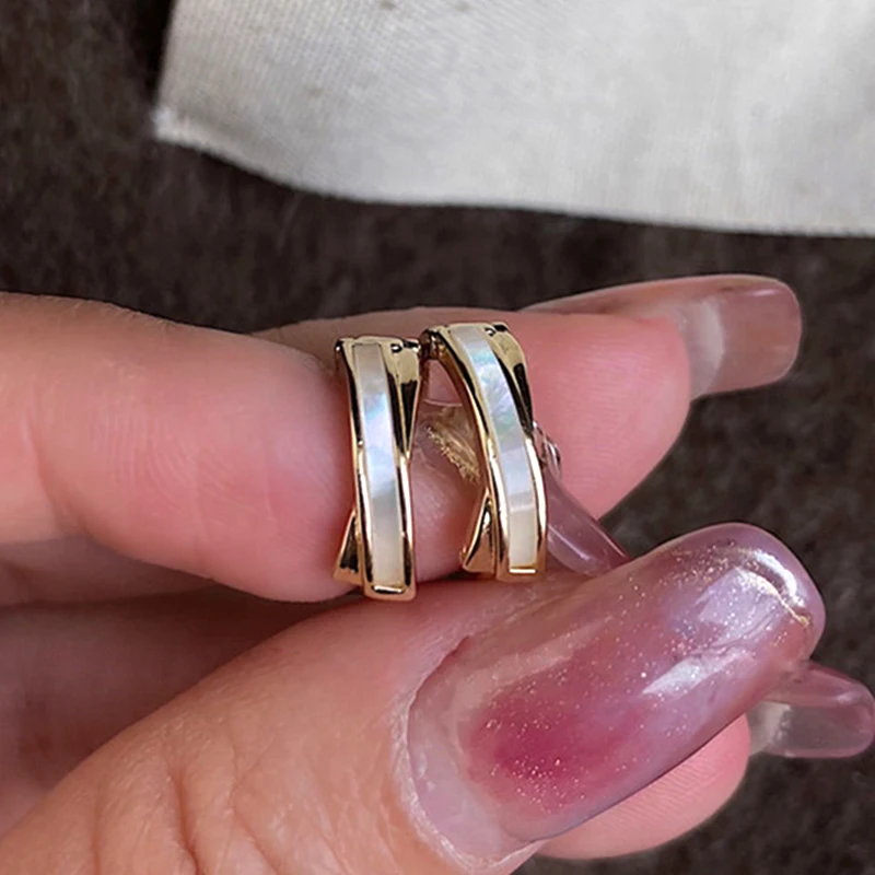 

Vintage Elegant Shell Fritillaria Cross Hoop Earrings for Women Girl S925 Needle High Quality Jewelry Wedding Party Ins Hot Gift