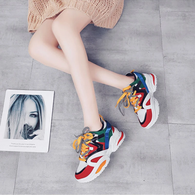 Бренд 2019 Новая модная повседневная женская обувь смешанных цветов на шнуровке