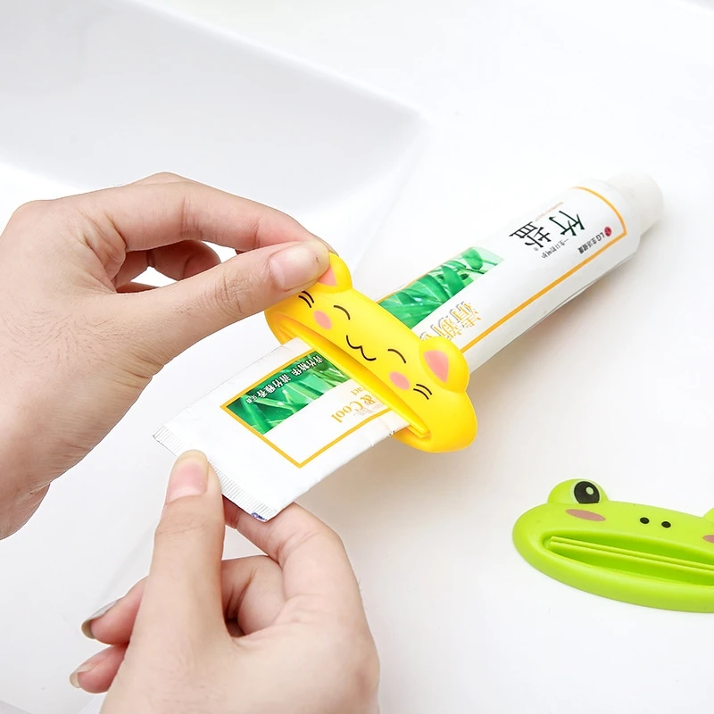 

2 Pcs Lovely Animal Modeling Toothpaste Tube Squeezer Plastic Cleanser Holder Useful Dispenser Extruder ( Panda Frog Cat Tiger )