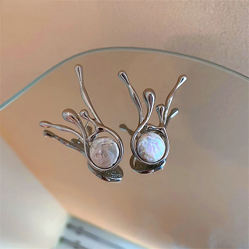

fresh water pearl earring Korean metal earring geometric earring temperament simple atmosphere earring birthday party