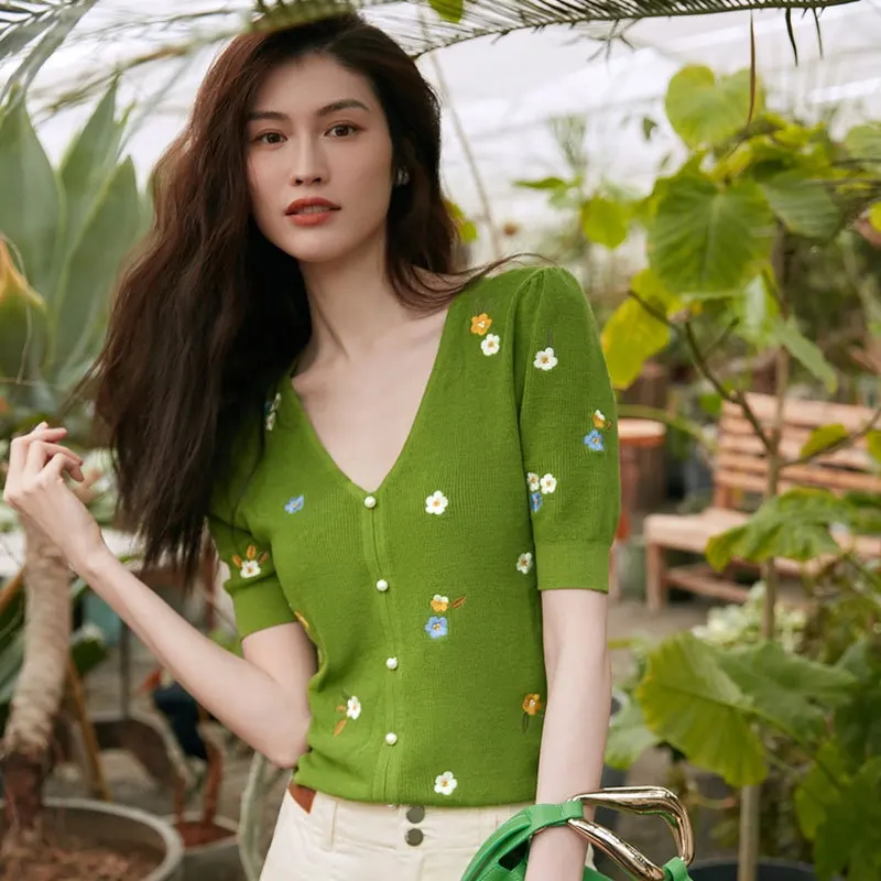 

2021 Summer New Fashion Temperament V-Neck Short Top Short Sleeve T-Shirt Women