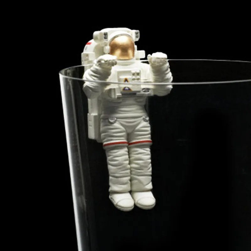 WU CHEN длинные капсульные игрушки украшение космонавта чашка статуя