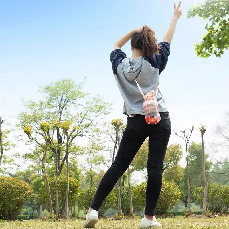 

Large capacity water cup can slant across the kettle outdoor portable sports water cup with straw plastic cup water bottle space