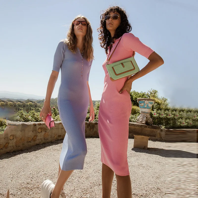 Женское трикотажное платье-трапеция офисное с длинной юбкой до бедер весна-лето