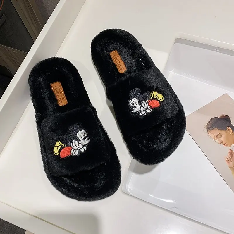 Пушистые женские меховые тапочки Нескользящие сланцы милая модная модель в