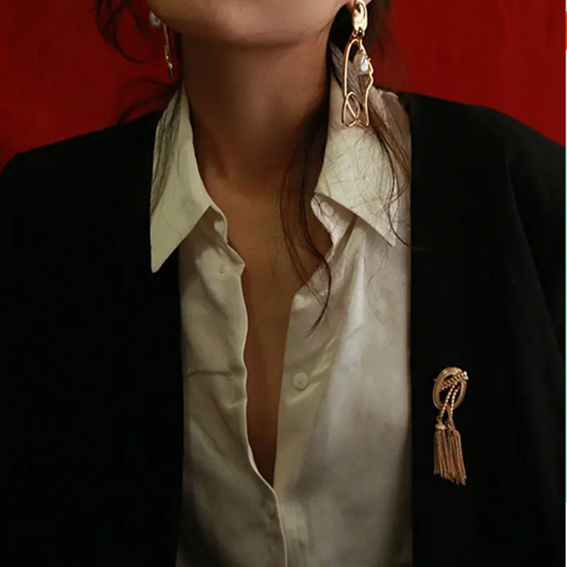 Брошь женская золотого цвета с жемчугом хрустальной булавкой - купить по