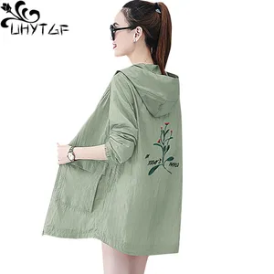 UHYTGF корейский Свободный 6XL БОЛЬШОЙ РАЗМЕР Солнцезащитная одежда модная вышивка с капюшоном пальто дышащая Повседневная тонкая верхняя одежда для женщин 1164 на лето