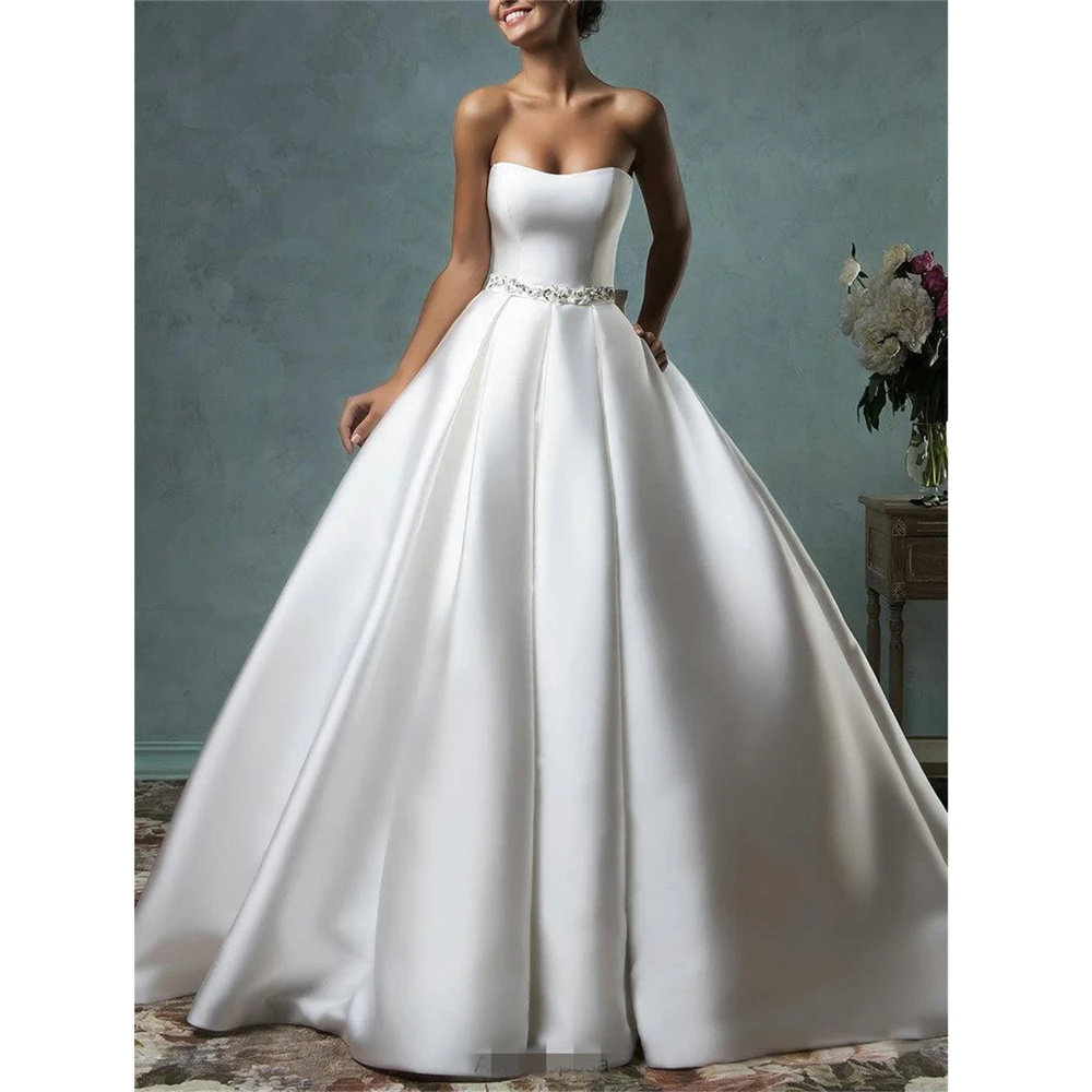 

Exquisite Strapless White Satin Ball Gown Wedding Dresses Full-Length Natural-Waisted Bride Dresses Crystals Beads Wedding Gowns