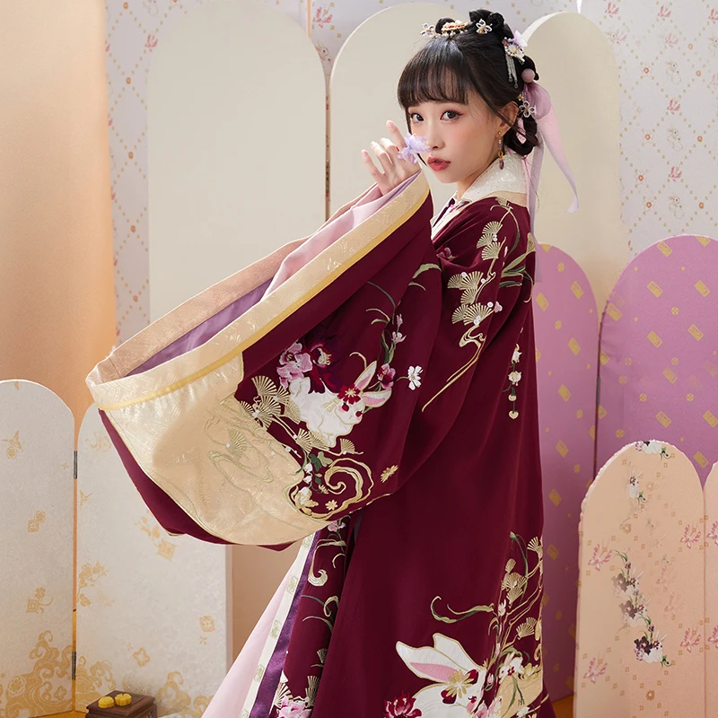 

Больше, чем тринадцать маленьких кардамон [paxiagong] тяжелой промышленности вышивка с широкими рукавами и накидкой вышитые пальто в стиле ханьфу для женщин