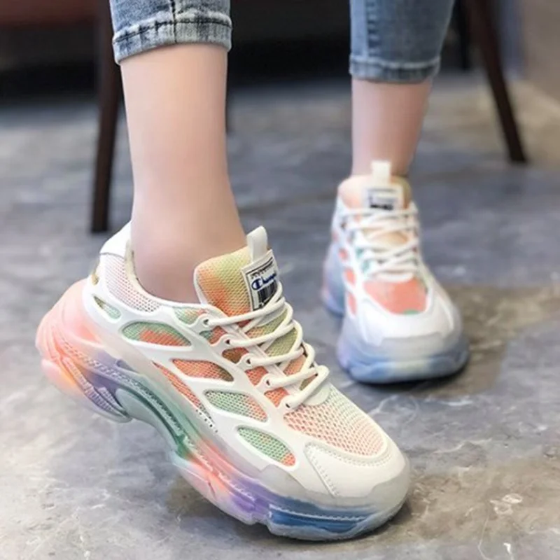 Женские кроссовки на массивной платформе модные повседневные дышащие толстой