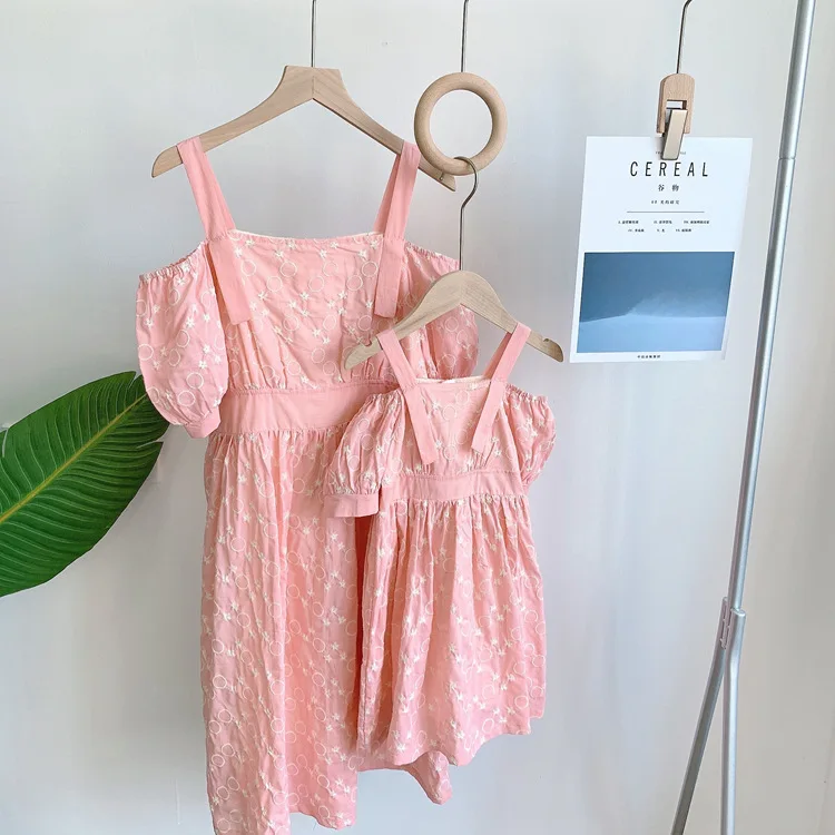 

2021 summer new parent-child dress mother and daughter dress girls embroidered sling strapless beach holiday dress