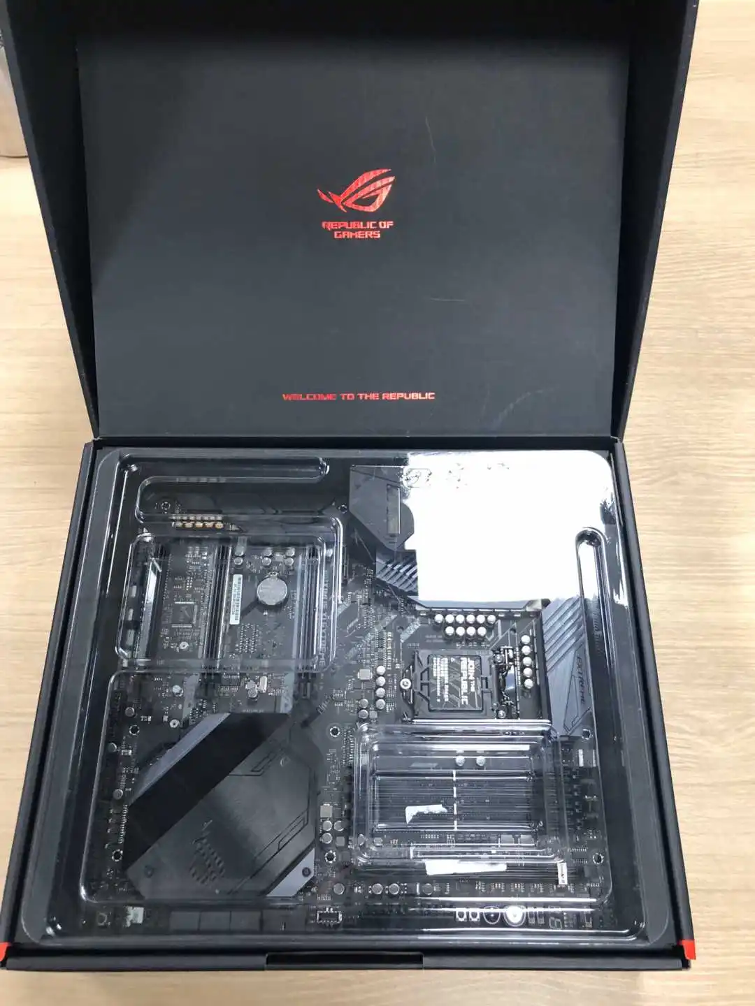 Фото ASUS ROG MAXIMUS XI EXTREME M11E настольная плата Z390 1151pin поддерживает I9 9900K 9700K используемую(Aliexpress на русском)