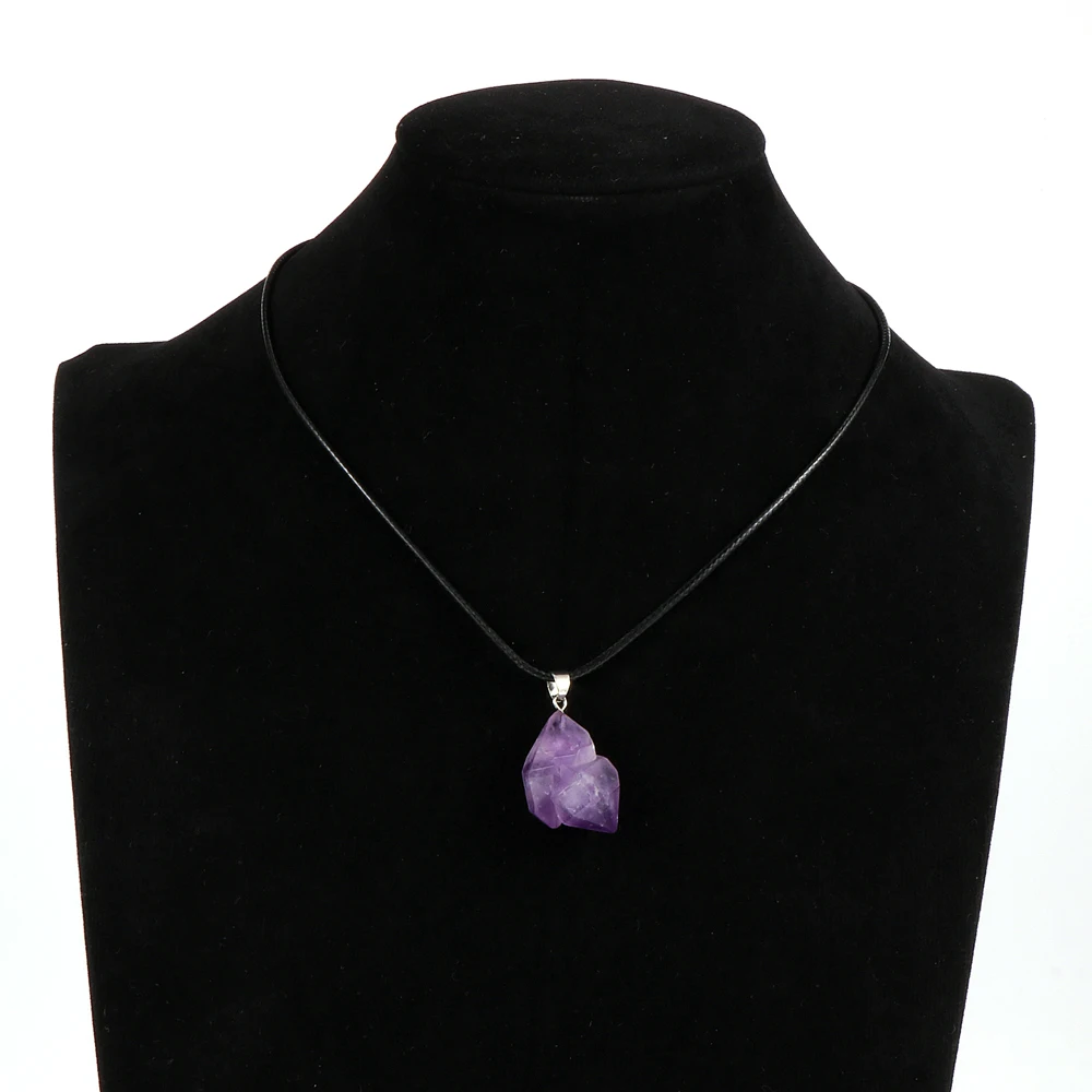 Женское ожерелье с подвеской из натурального камня аметиста необычное