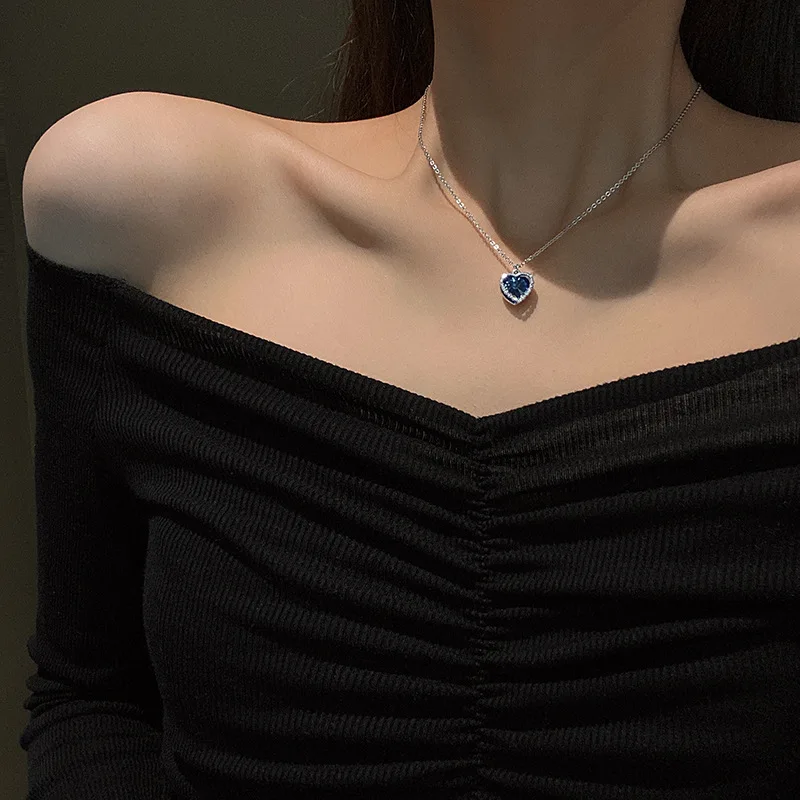

Fashion personality design sense light luxury web celebrity blue heart-shaped crystal necklace for women