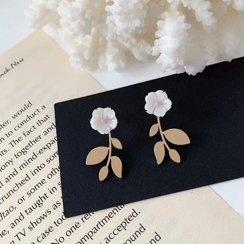 

Korean Sweet Shell Flower Drop Earrings Gold Color Metal Leaves and Flowers Statement Dangle Earrings for Women Party Jewelry