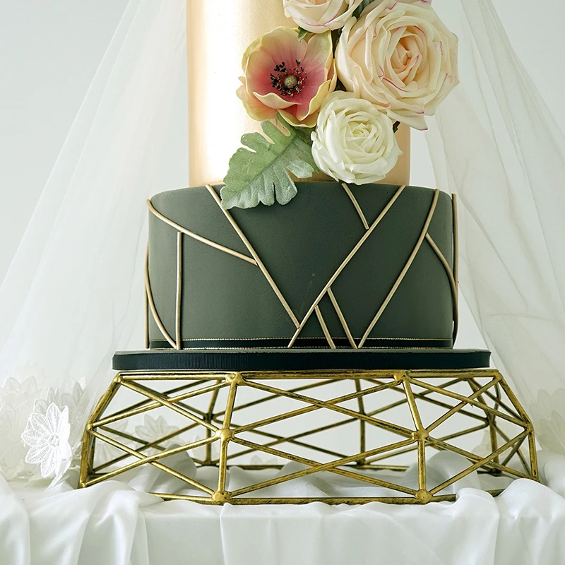 

Geometric Shape Trays Vintage Gold/Silver Cupcake Tools for Dessert Hollow Out Table Decorating Basket Cake Stands