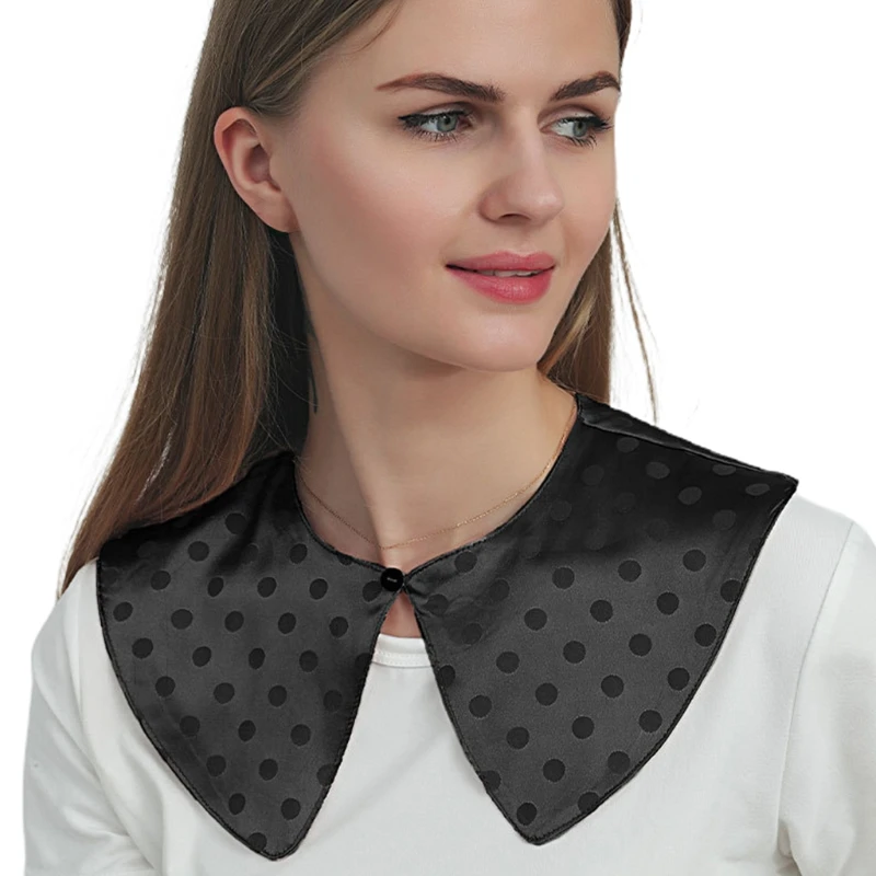 Кукольная Шея легко сочетается с рубашками или блузками глубоким вырезом как