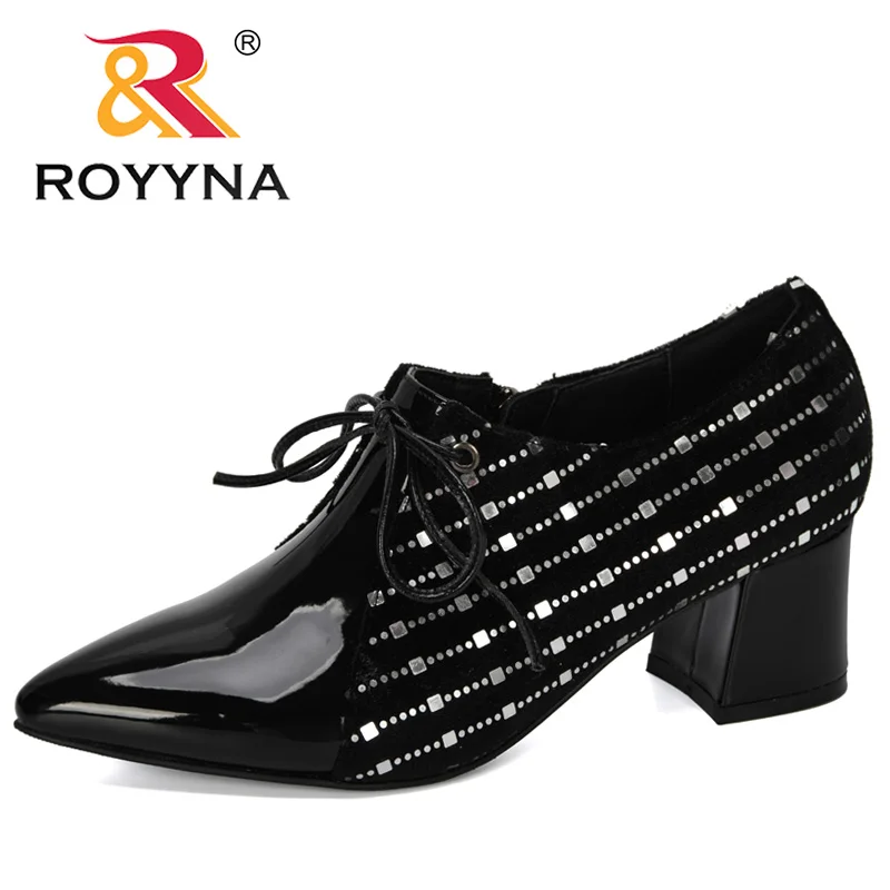 ROYYNA/Новинка 2019 года дизайнерские модные туфли-лодочки женские кожаные туфли на