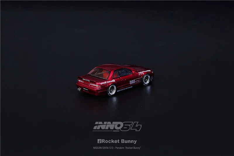 Модель автомобиля INNO 1:64 NISSAN SILVIA S13 пандем ракета кролик V1 цвет красный/серый |